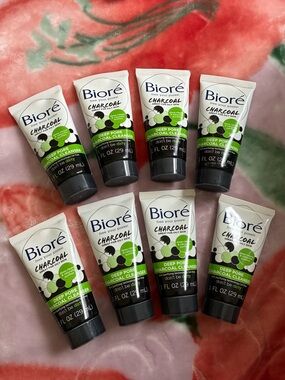 Biore Charcoal Deep Pore Cleanser (Travel Size)